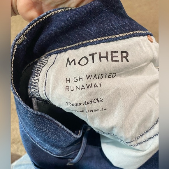 Mother The High Waisted Runaway Jeans In Tongue And Chic Dark Wash Size 26 Flare - Picture 11 of 13